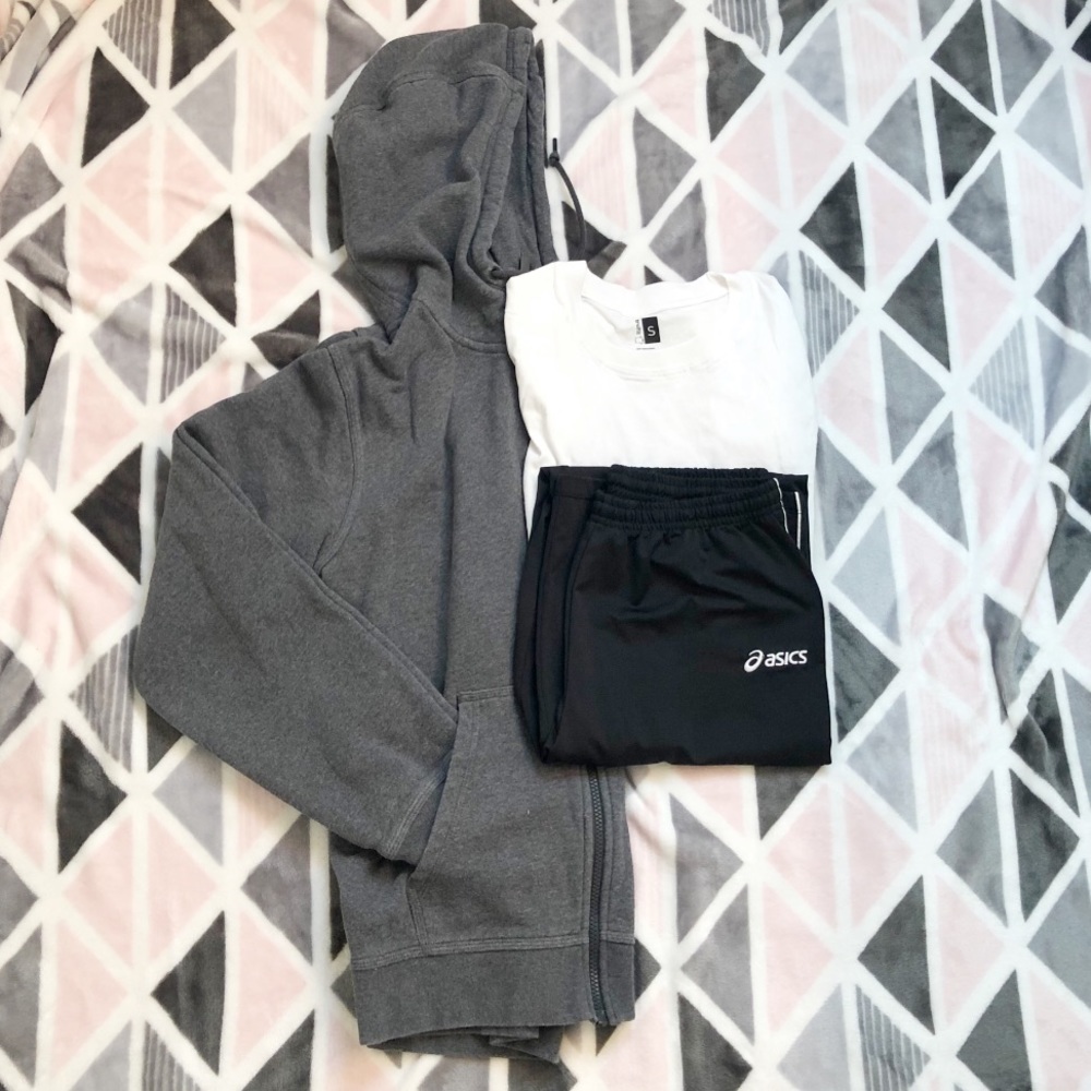 Mens’ Athletic Bundle Size Small (Nike, Asics)